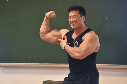 世界健美冠军现身东软_新闻快讯_新闻综合_广东东软学院