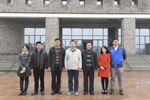 随后,张达处长一行兴致盎然的参观了学院图书馆,教学楼,对我院升本后