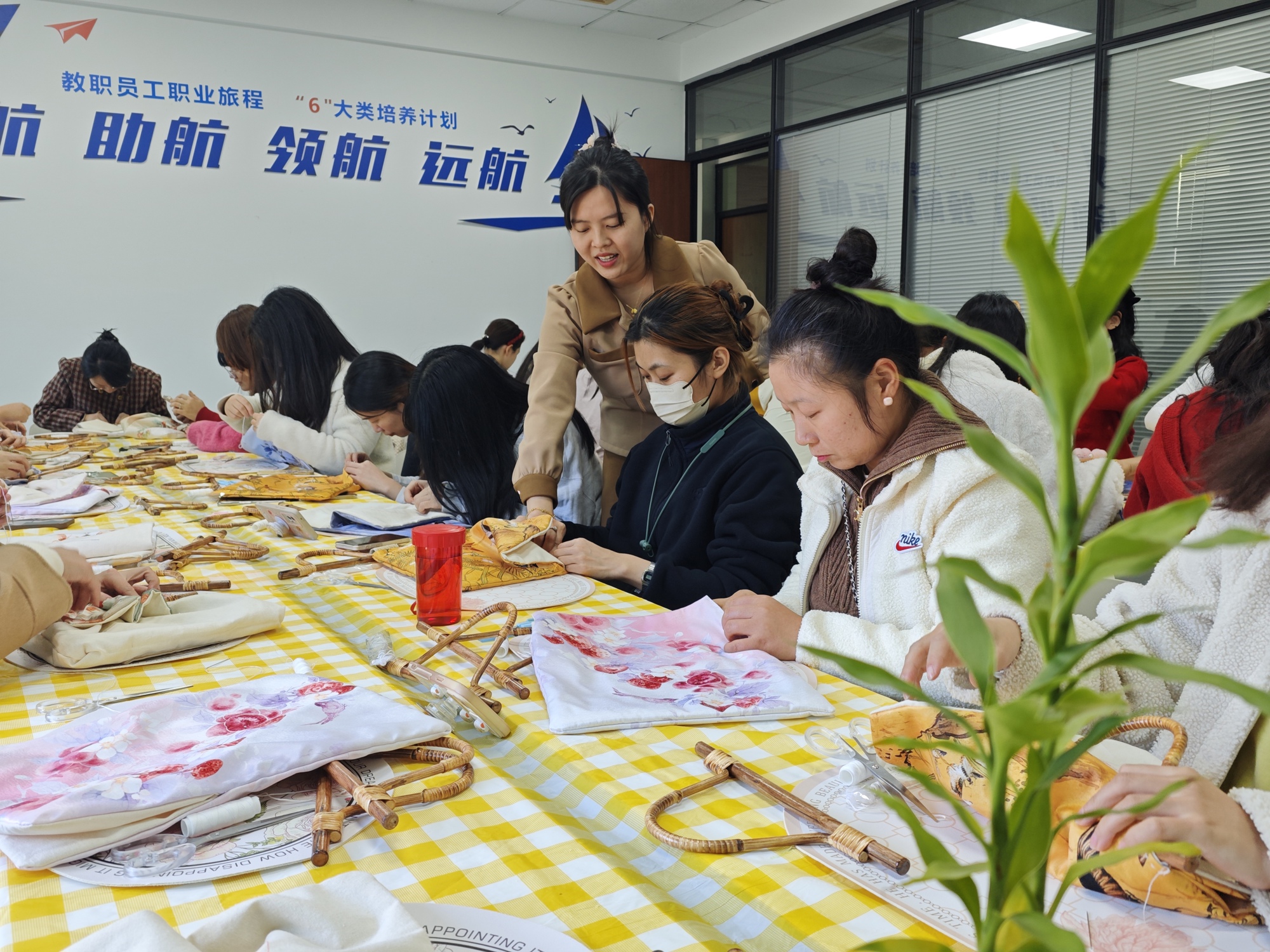 aefc5b34165943a7ba7bc798e54a0fd6.jpg
