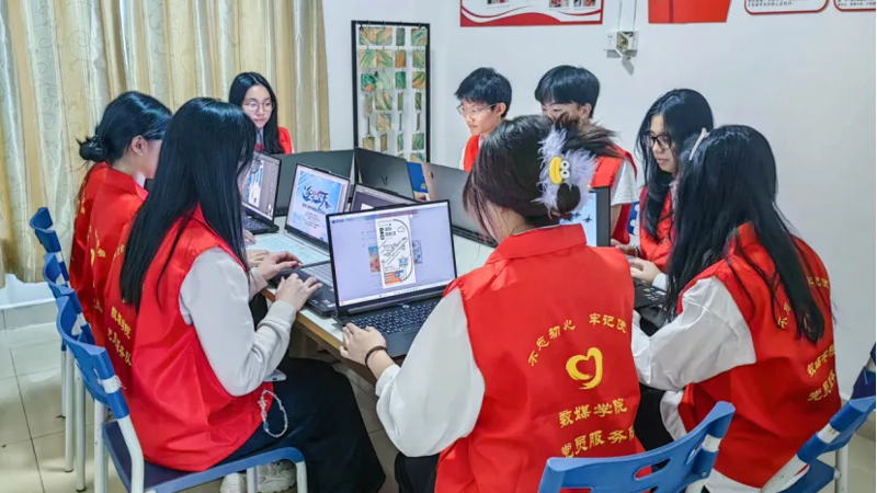 我校数媒学院学生党支部举办“空军解放日”主题海报创作赛