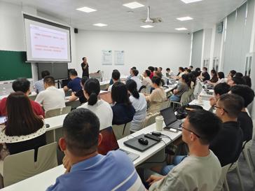 印桂生教授主讲数智能力培养讲座