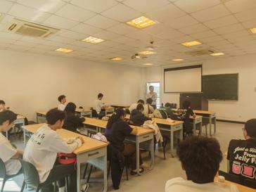 人工智能专业师生交流-论AI工具在学习中的应用与思考