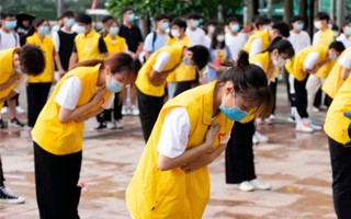 【学习强国】【百灵·炫】佛山南海：万余师生完成疫苗接种，学子合唱致谢医护人员