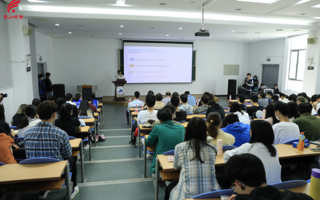 【珠江时报】哪些大学生更受企业青睐？广东东软学院就业讲座有答案