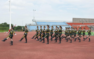 【南方PLUS】向国旗敬礼！南海返校复学退役士兵重温誓词