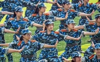 【原声现场】广东东软学院2022级学生军训——少林拳表演