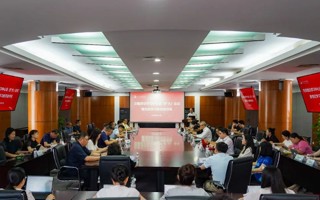 我校召开党委理论学习中心组第四次（扩大）会议暨党纪学习教育读书班专家辅导报告会