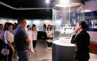 我校信工学院党总支开展“以廉政警示教育为鉴，继承红色精神向前”红色研学活动