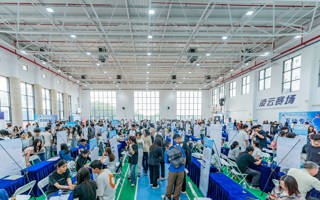 我校举办2025届、2026届毕业生校园招聘会