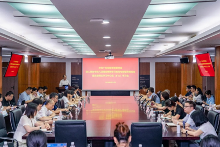 我校党委举办深入贯彻中央八项规定精神学习教育专家辅导报告会