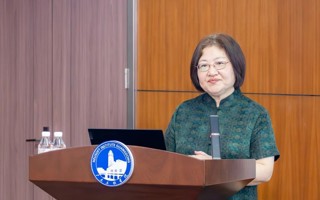 我校党委举办深入贯彻中央八项规定精神学习教育专家辅导报告会