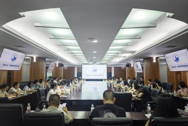 我校举行“启航计划”素质教师专题培训会