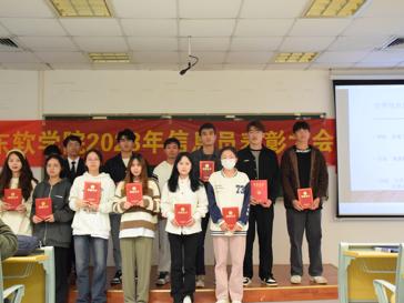 信息员集结！学校召开学生信息员表彰大会