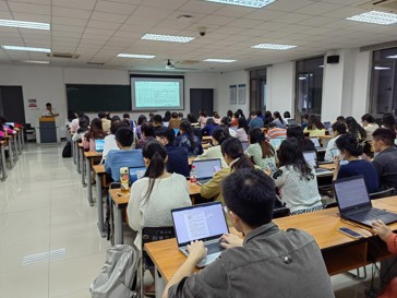 商务管理学院召开第二次教师培训大会