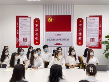 外国语学院党总支组织观看中国共产党第二十次全国代表大会开幕式