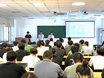 信工学院20级大数据管理与应用专业召开IT技术交流及职业发展规划讲座