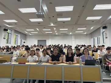 我院召开2025级电商专升本新生见面大会暨专业介绍会